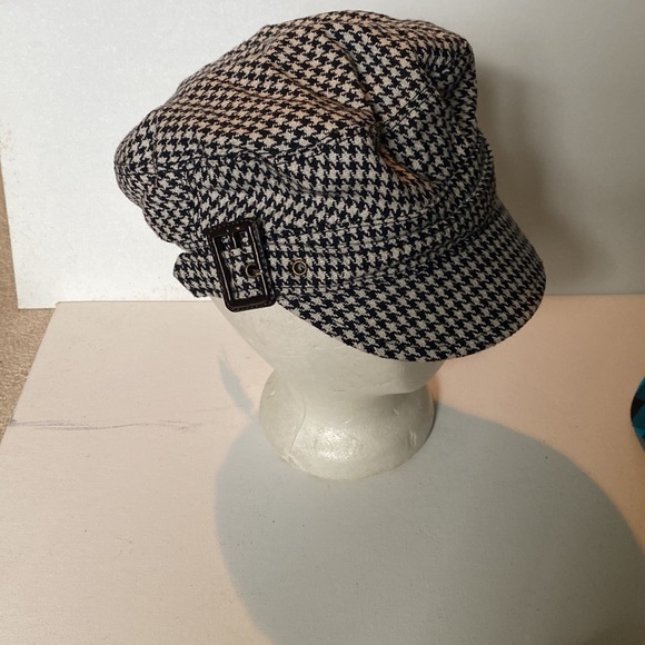 NWT Set of four women’s caps - Picture 2 of 5